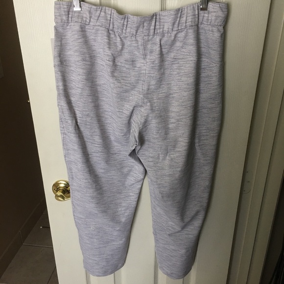 Lululemon On The Fly Crop pants Light Gray 10 NEW - Picture 3 of 8